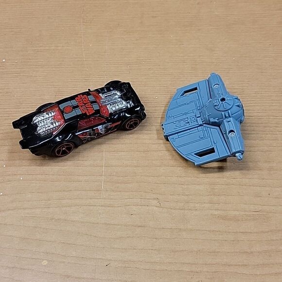 Star Wars The Clone War paperback books VHS movie, hot wheels car - Picture 14 of 15